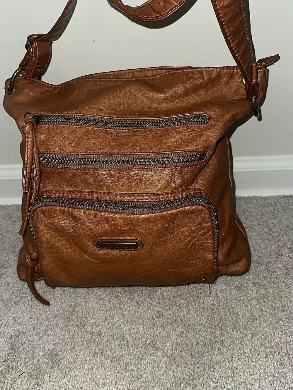 Classic Brown Leather Crossbody Shoulder Bag with Multiple Zip Pockets